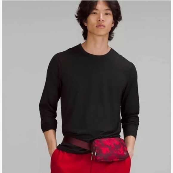 Lululemon NWT strap bag Rabbit Year limited edition 1L - Picture 2 of 9